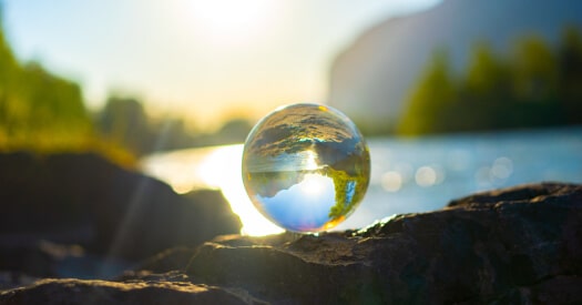 globe dari Alin Andersen di Unsplash untuk artikel teknologi paling ramah lingkungan di techbuddy
